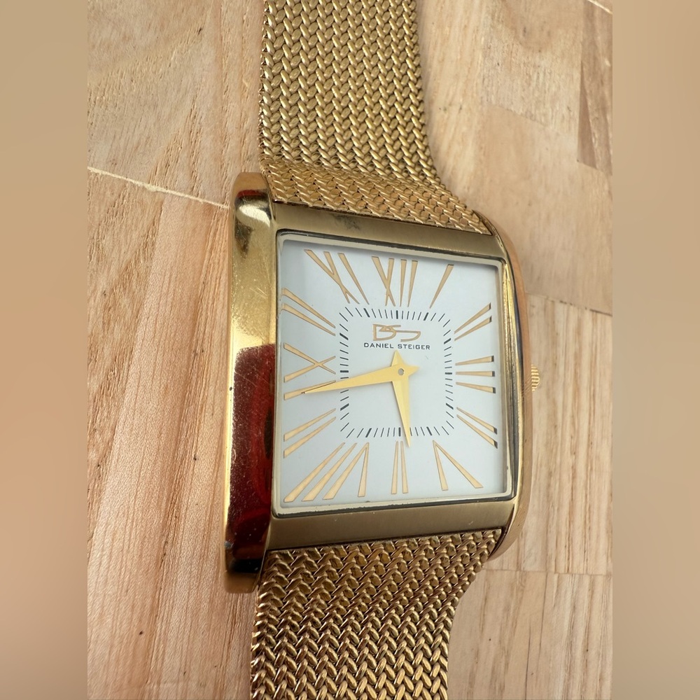 Vintage Daniel Steiger men’s rectangular gold tone dress watch NEW BATTERY - Picture 3 of 12